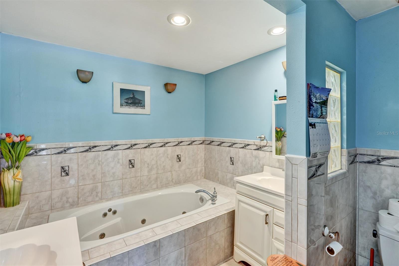 Image 18 of 39 For 8352 Meadowbrook Drive 11