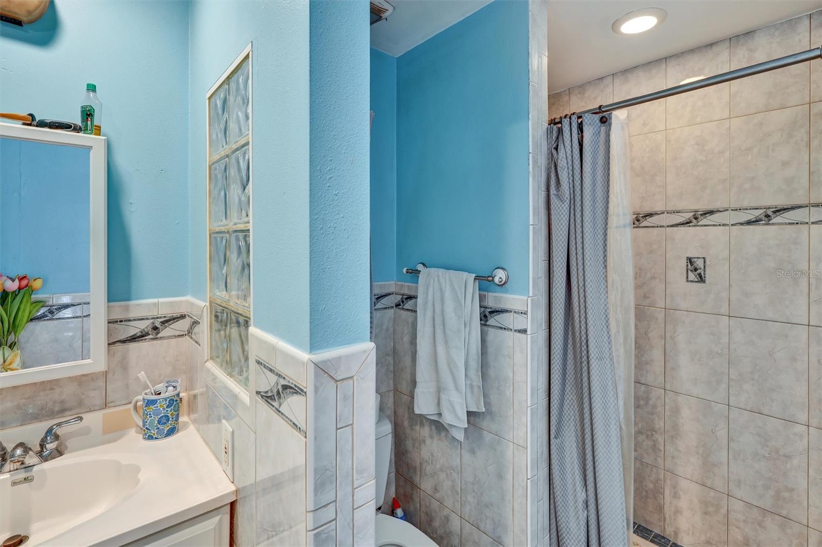 Image 19 of 39 For 8352 Meadowbrook Drive 11