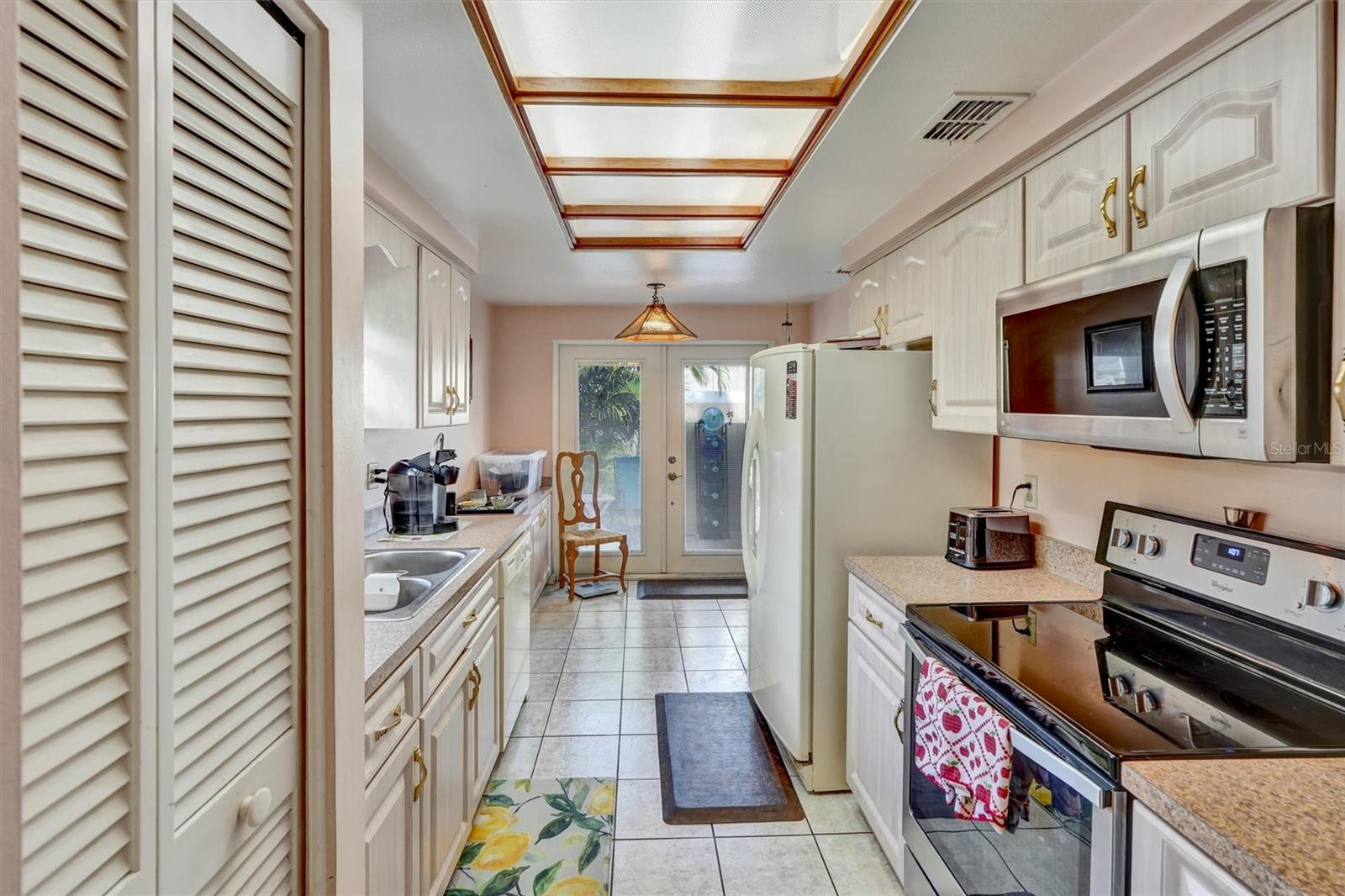 Image 9 of 39 For 8352 Meadowbrook Drive 11