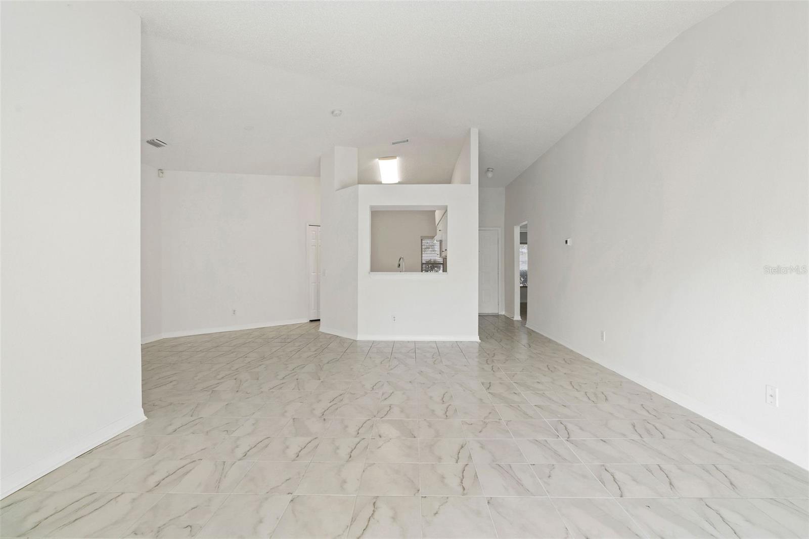 Image 6 of 26 For 1504 Silktree Court