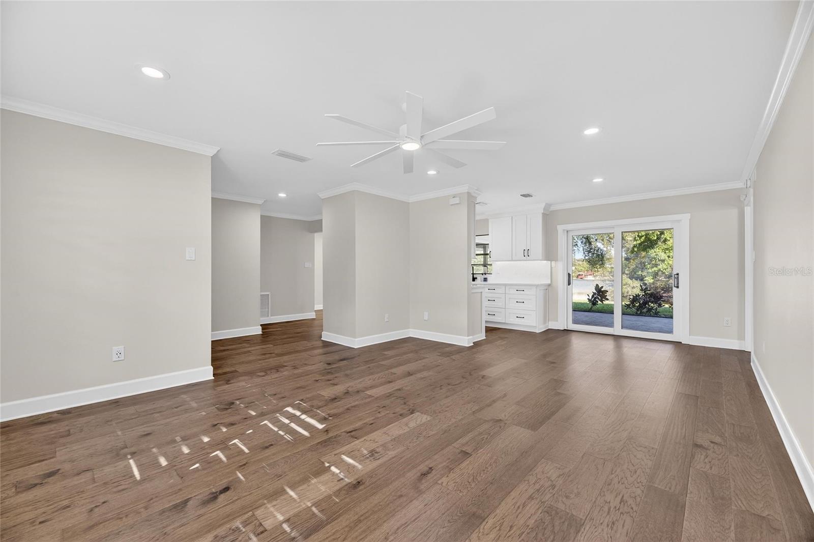 Image 14 of 90 For 1322 Corner Oaks Drive