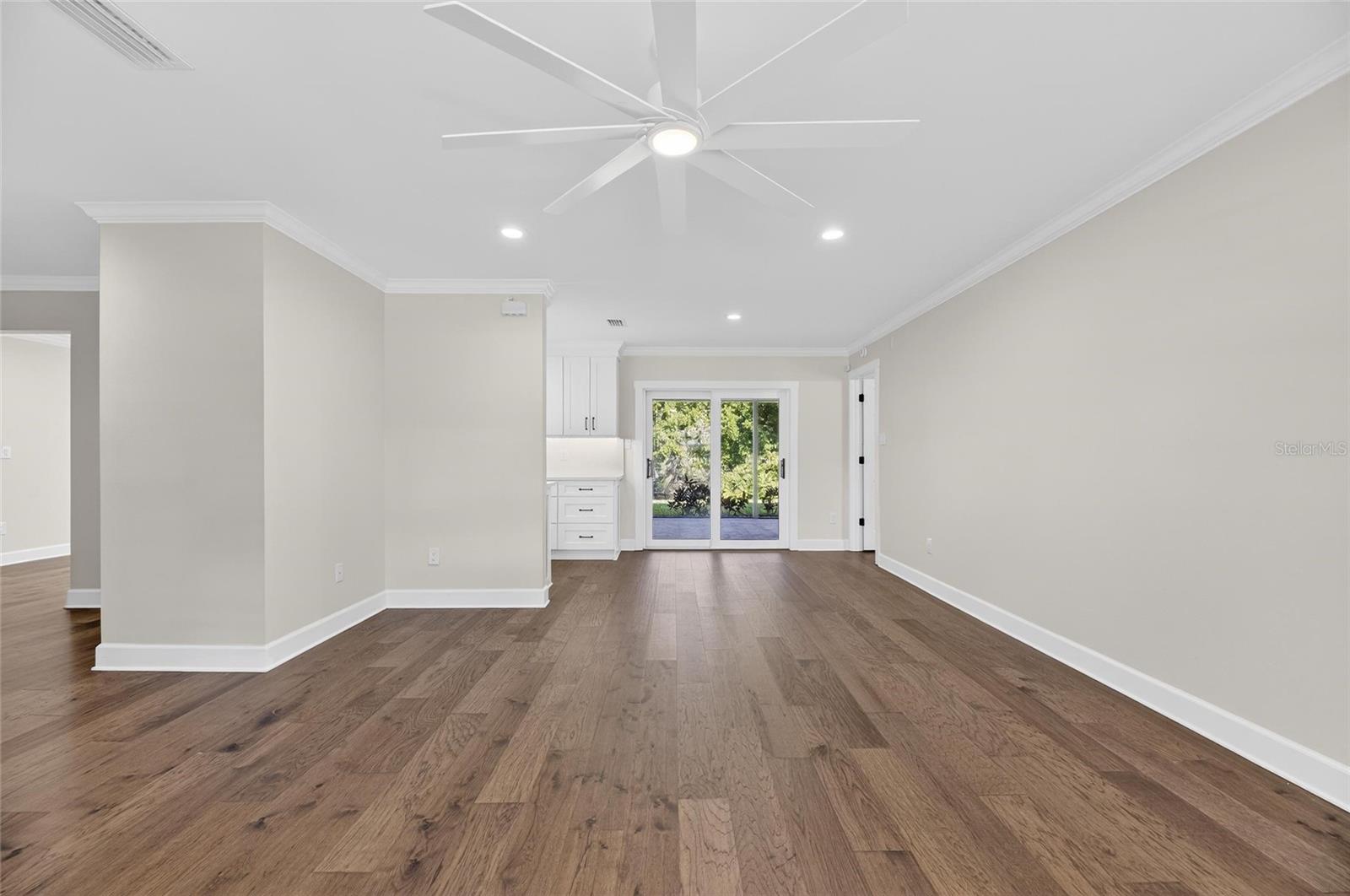 Image 16 of 90 For 1322 Corner Oaks Drive