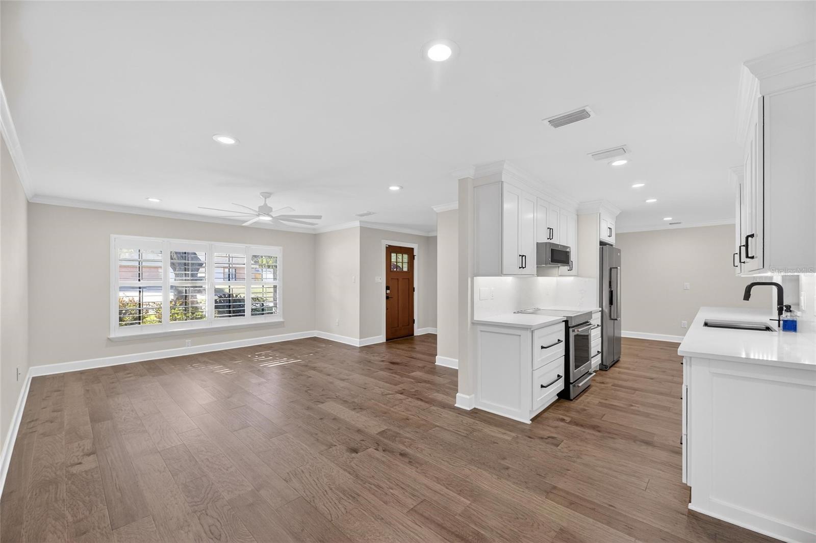 Image 19 of 90 For 1322 Corner Oaks Drive