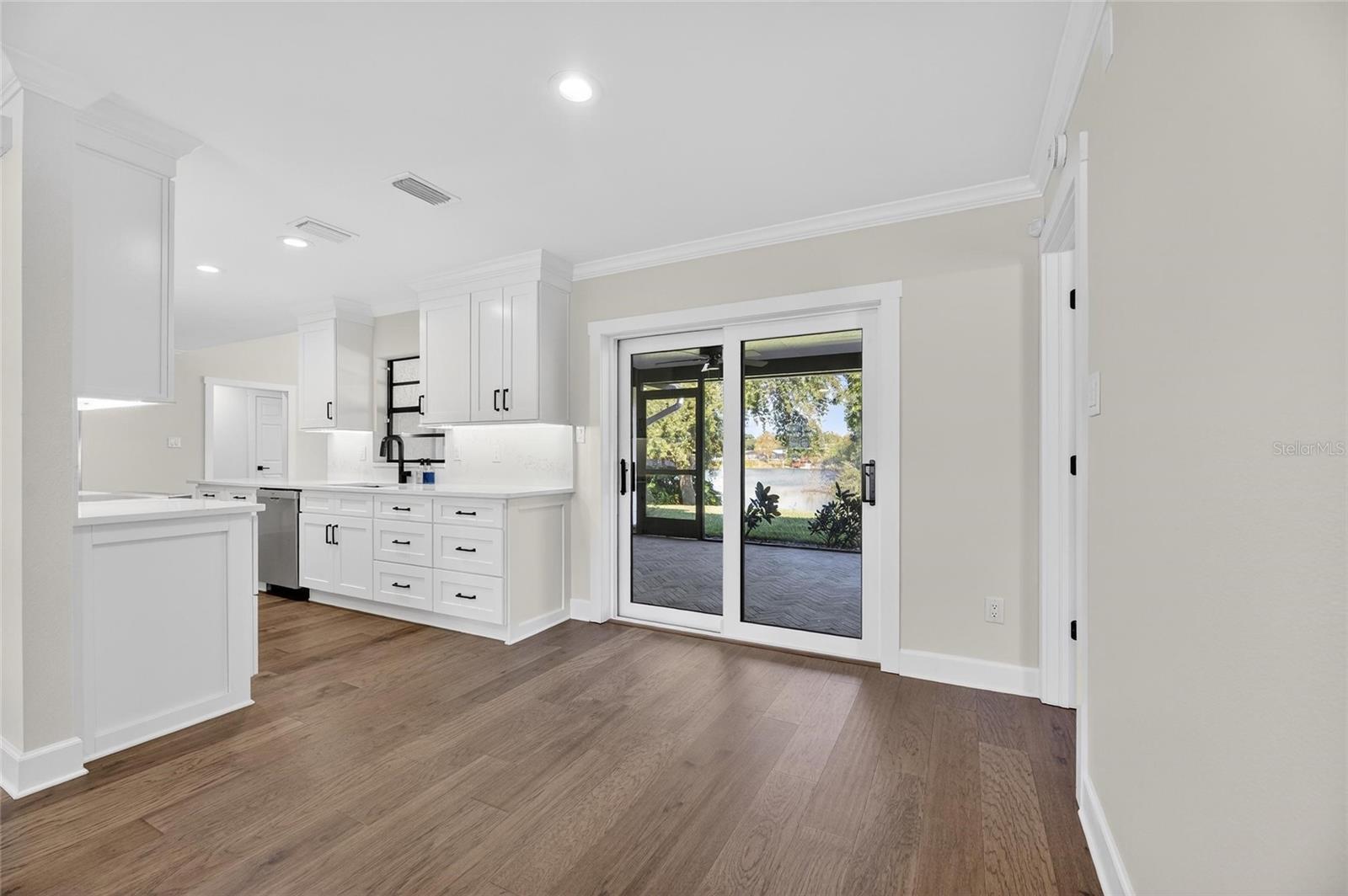 Image 21 of 90 For 1322 Corner Oaks Drive