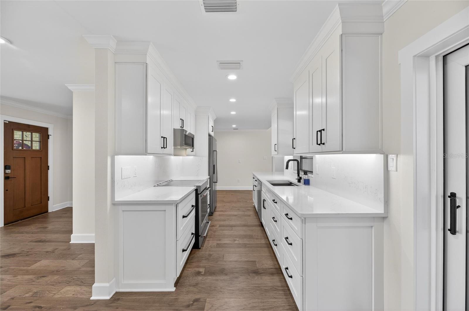 Image 25 of 90 For 1322 Corner Oaks Drive