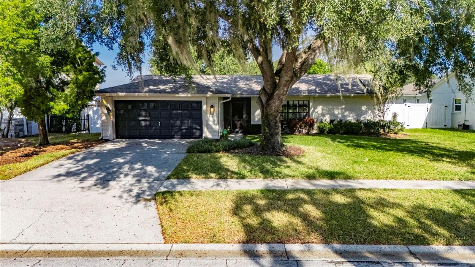 Image 3 of 90 For 1322 Corner Oaks Drive