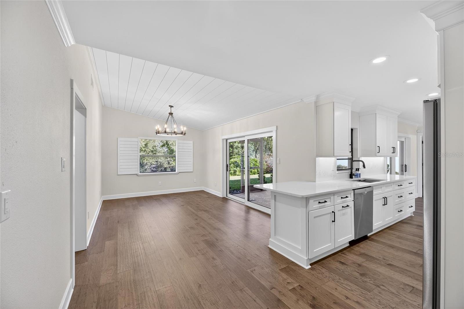 Image 32 of 90 For 1322 Corner Oaks Drive