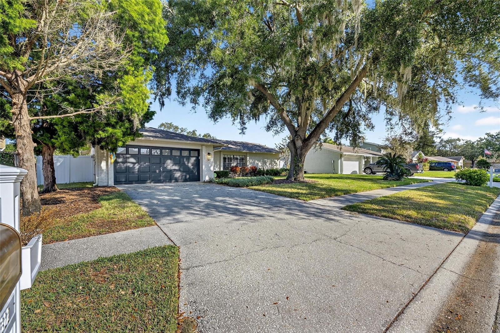 Image 5 of 90 For 1322 Corner Oaks Drive