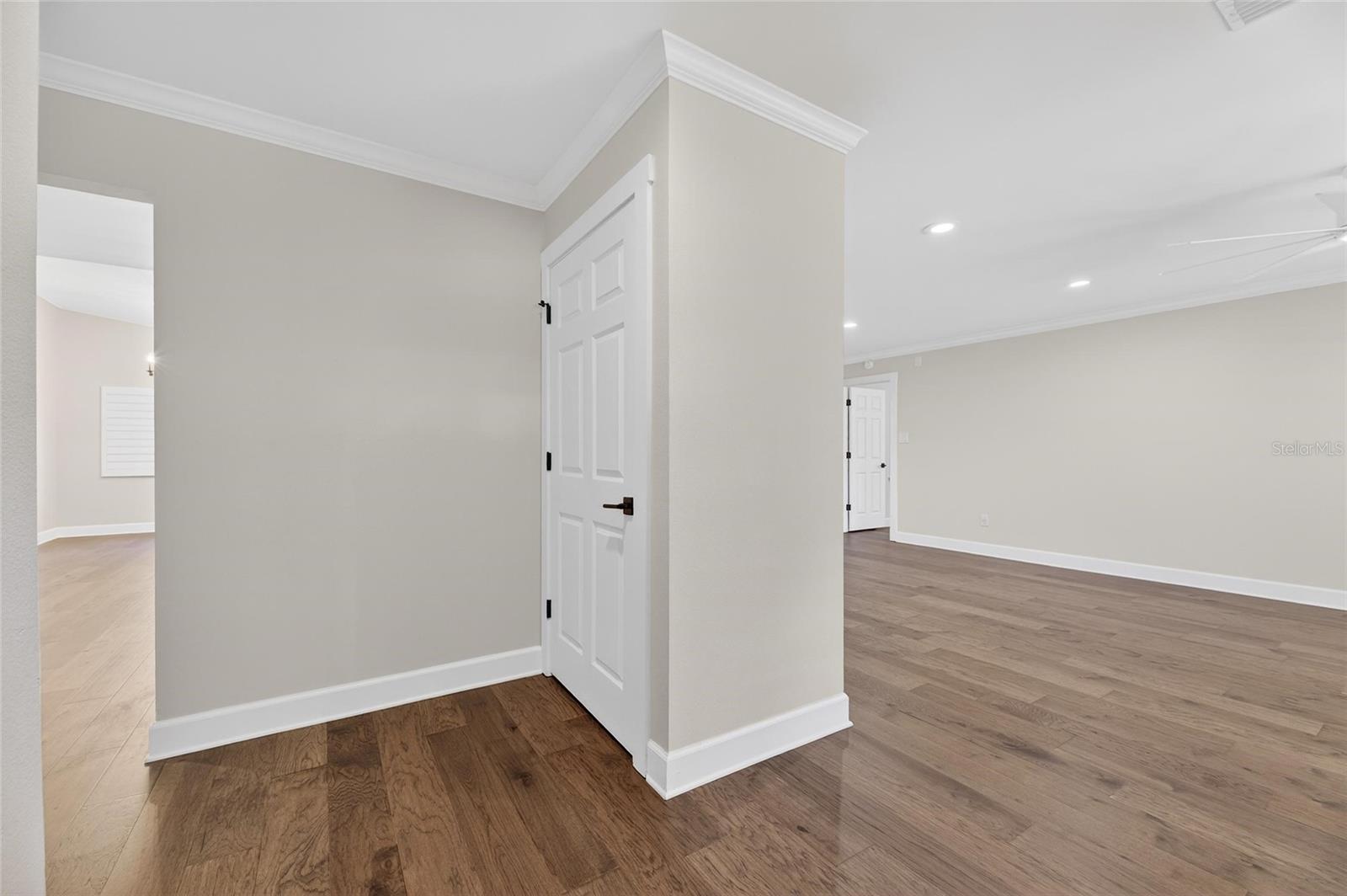 Image 9 of 90 For 1322 Corner Oaks Drive