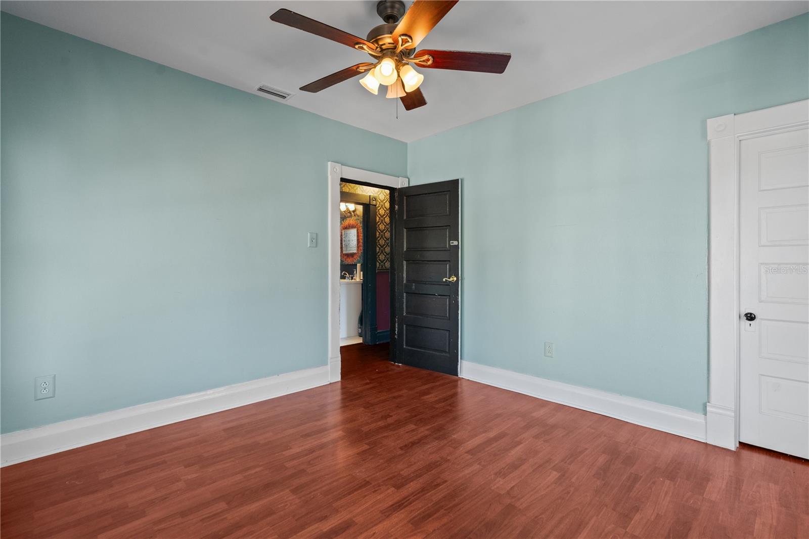 Image 23 of 33 For 312 Tarpon Avenue