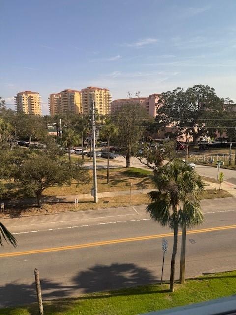 Image 33 of 38 For 700 Beach Drive Ne 401