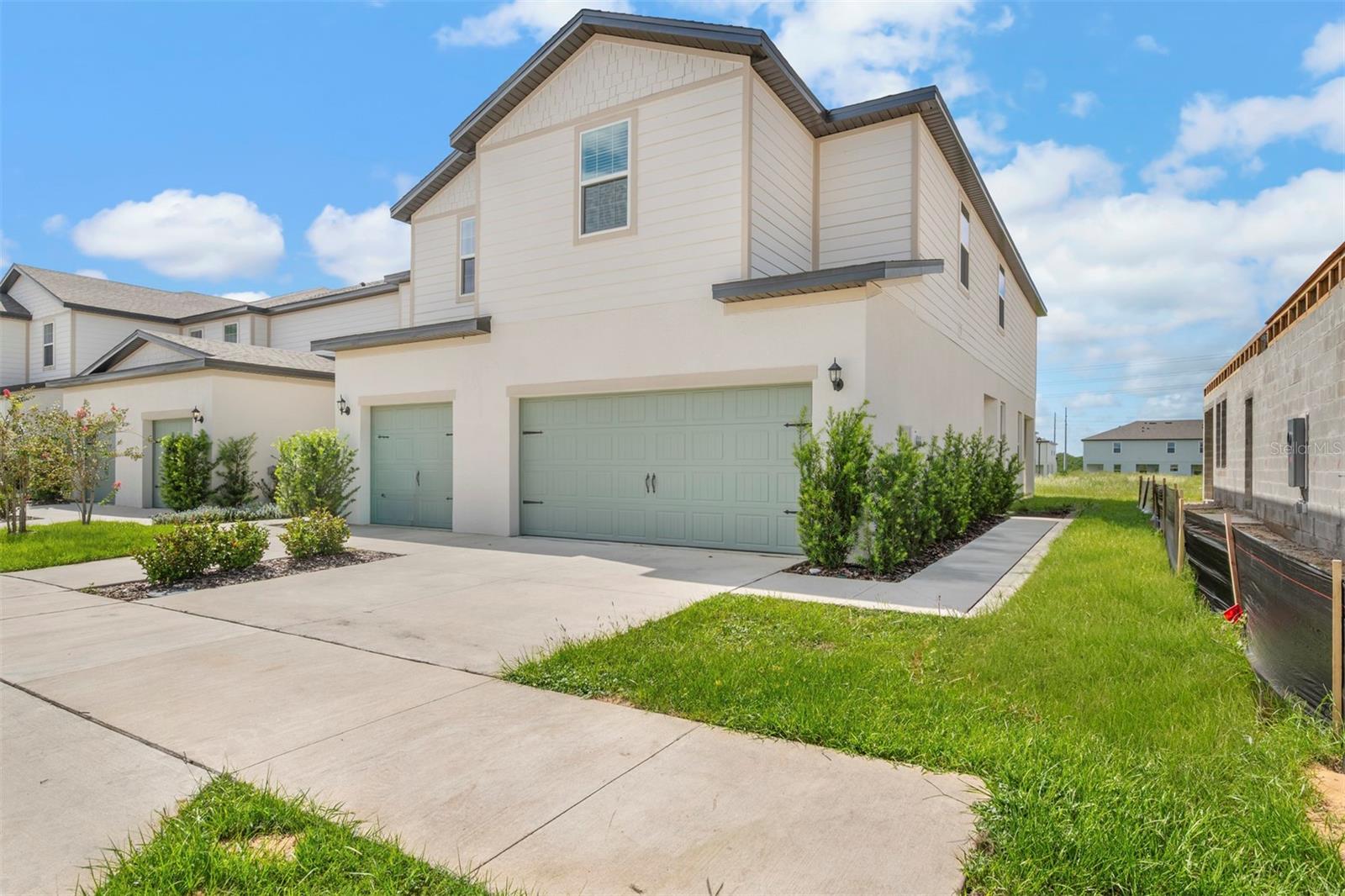 Image 2 of 31 For 727 Poppy Lane