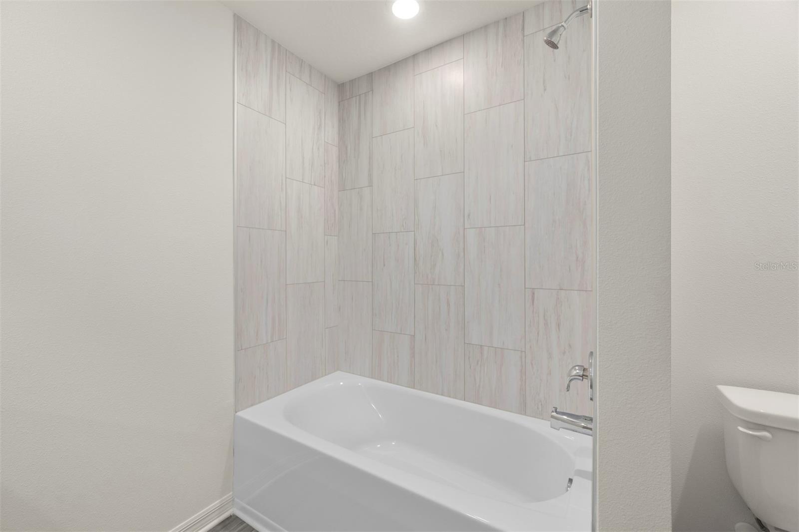 Image 22 of 31 For 727 Poppy Lane