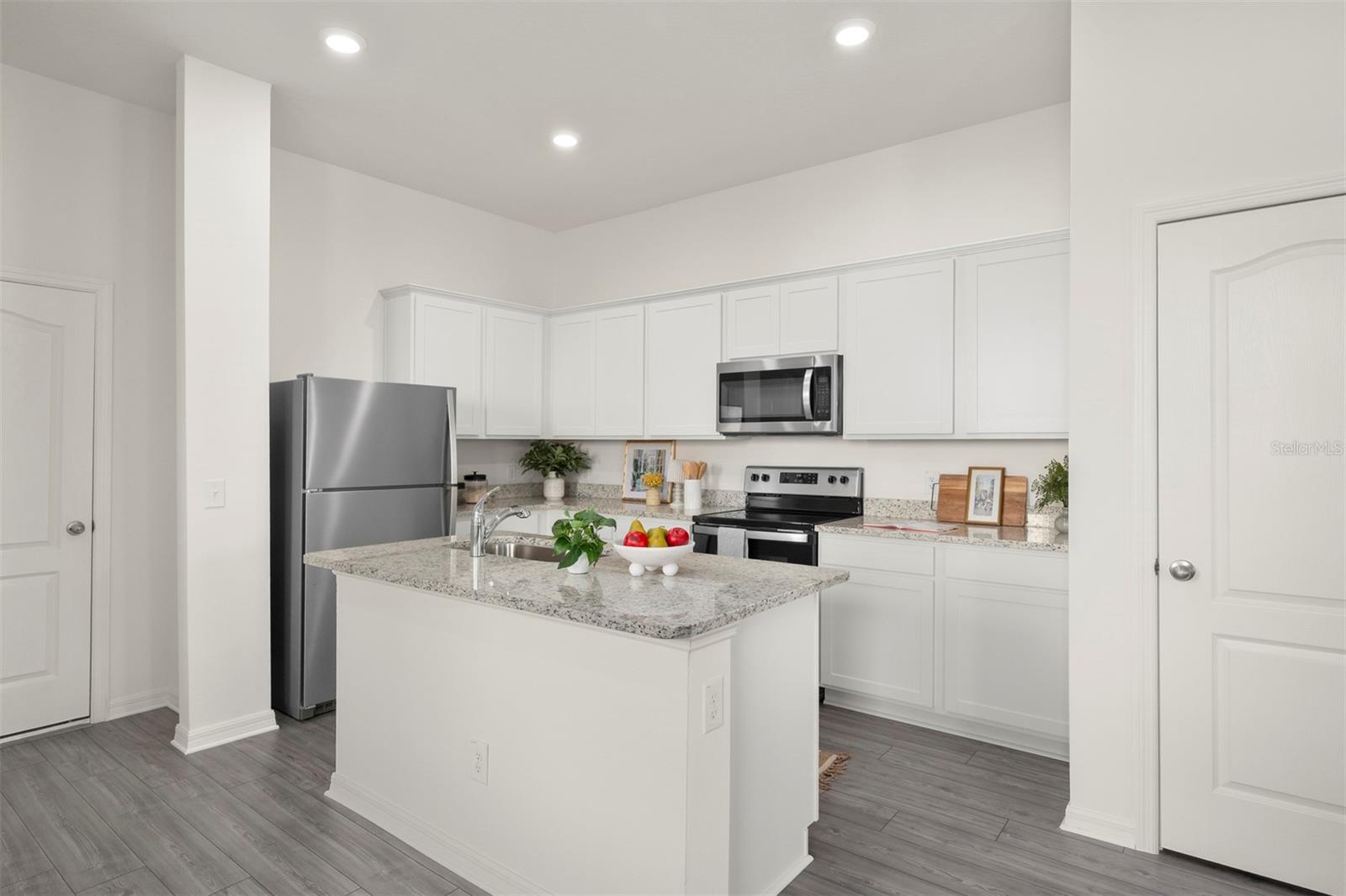 Image 6 of 31 For 727 Poppy Lane