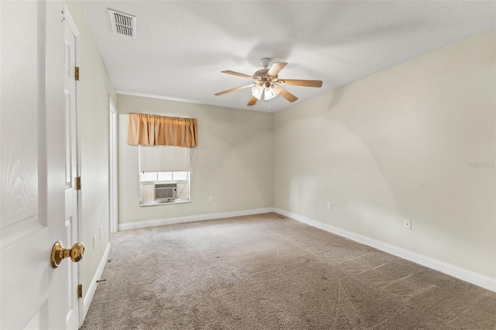 Image 23 of 33 For 842 Hendry Avenue