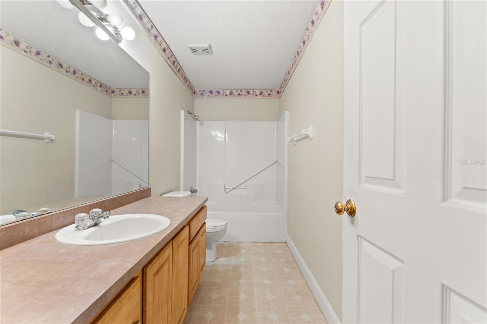 Image 25 of 33 For 842 Hendry Avenue