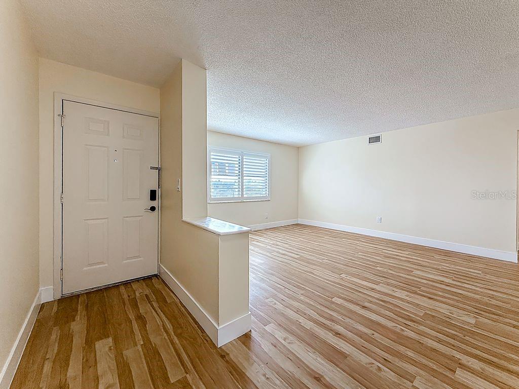 Image 6 of 50 For 8198 Terrace Garden Drive N 407