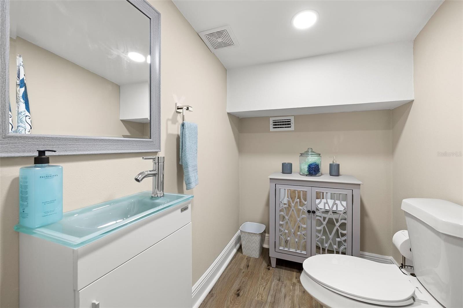 Image 16 of 34 For 551 Omaha Street