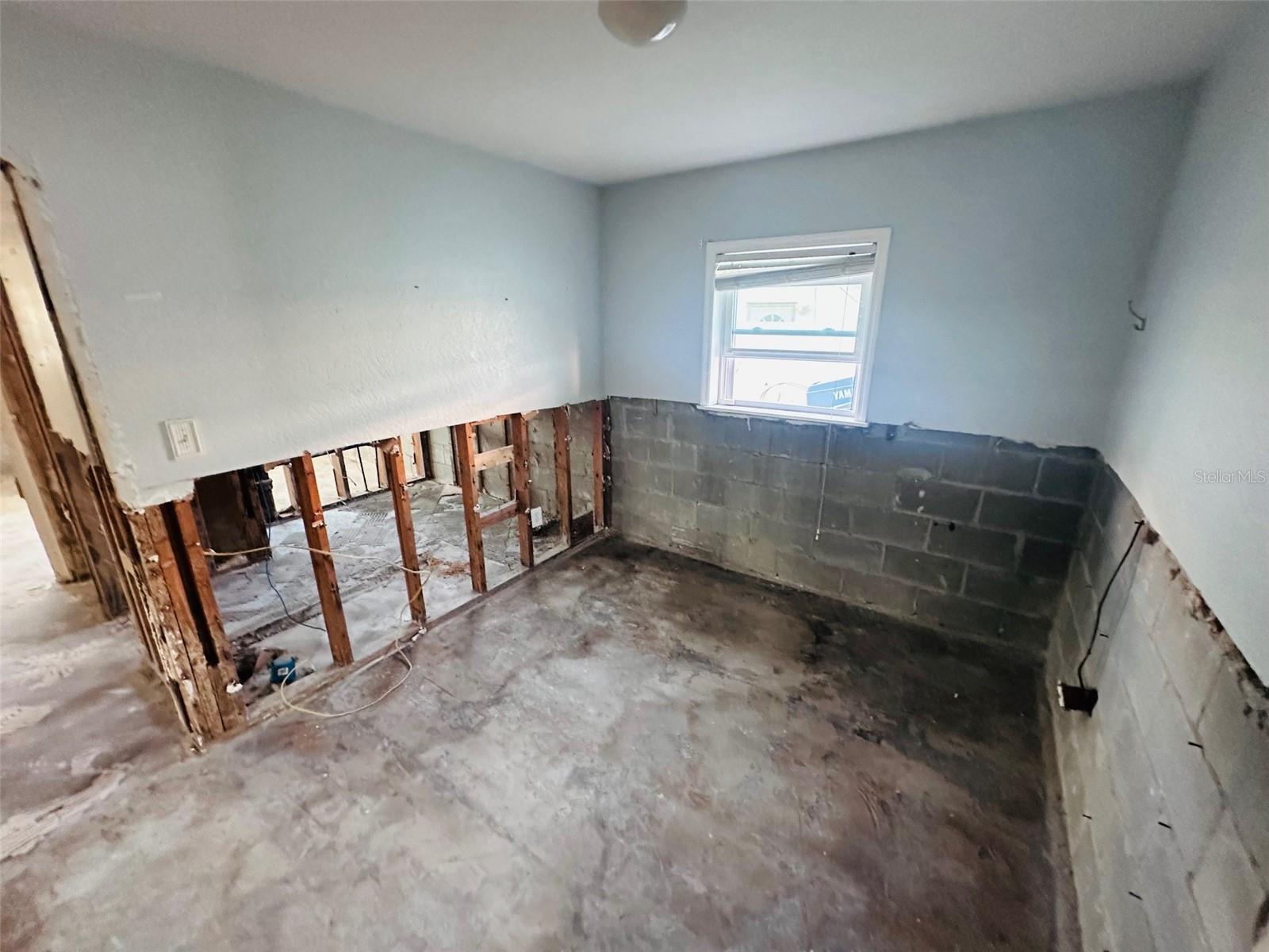 Listing photo id 41 for 440 82nd Avenue