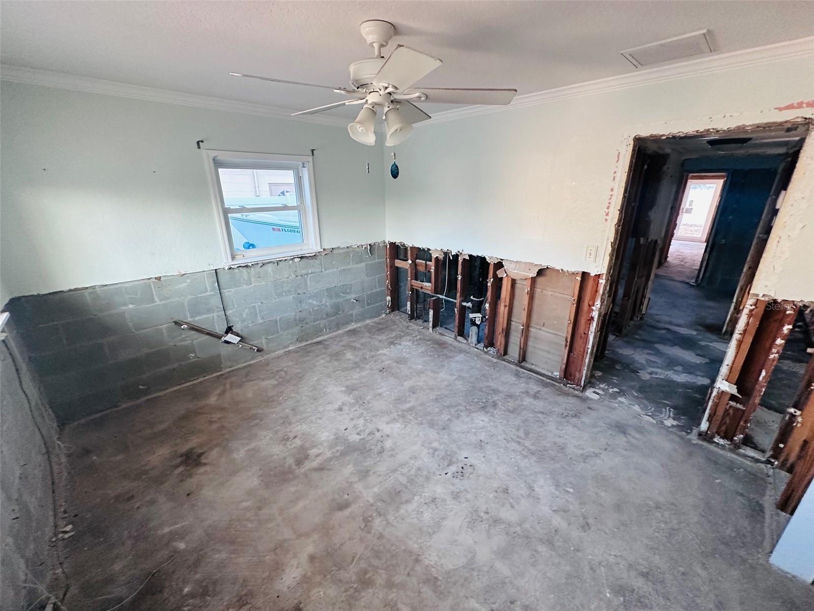 Listing photo id 52 for 440 82nd Avenue