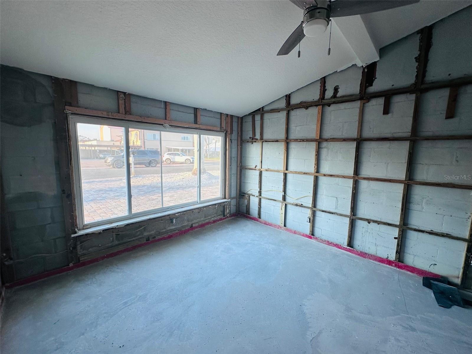 Listing photo id 60 for 440 82nd Avenue