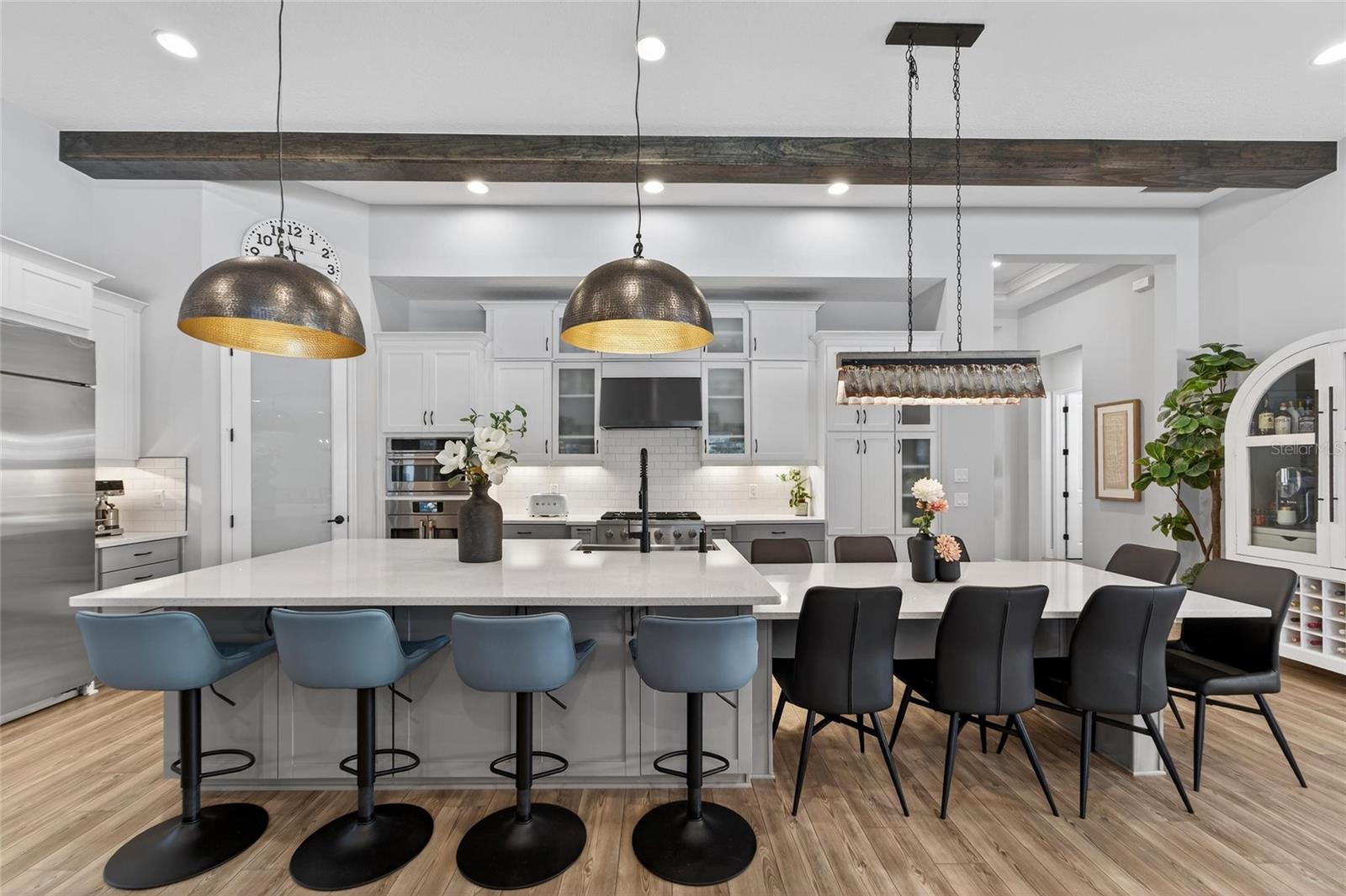 Listing photo id 11 for 10579 Meadowrun Drive