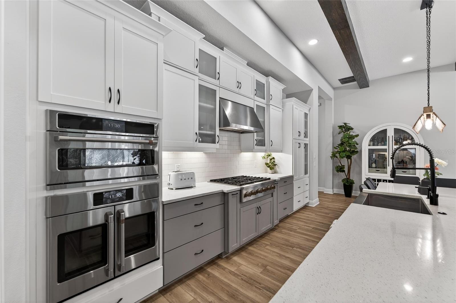 Listing photo id 12 for 10579 Meadowrun Drive