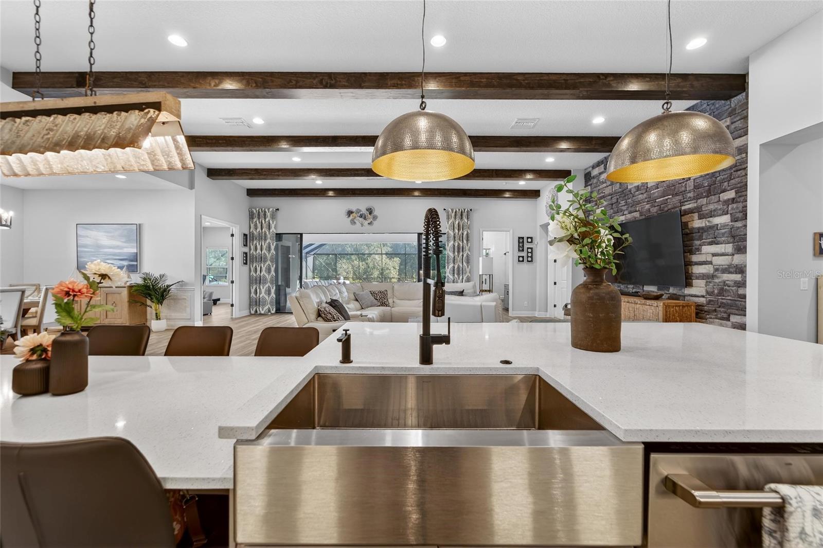 Listing photo id 13 for 10579 Meadowrun Drive