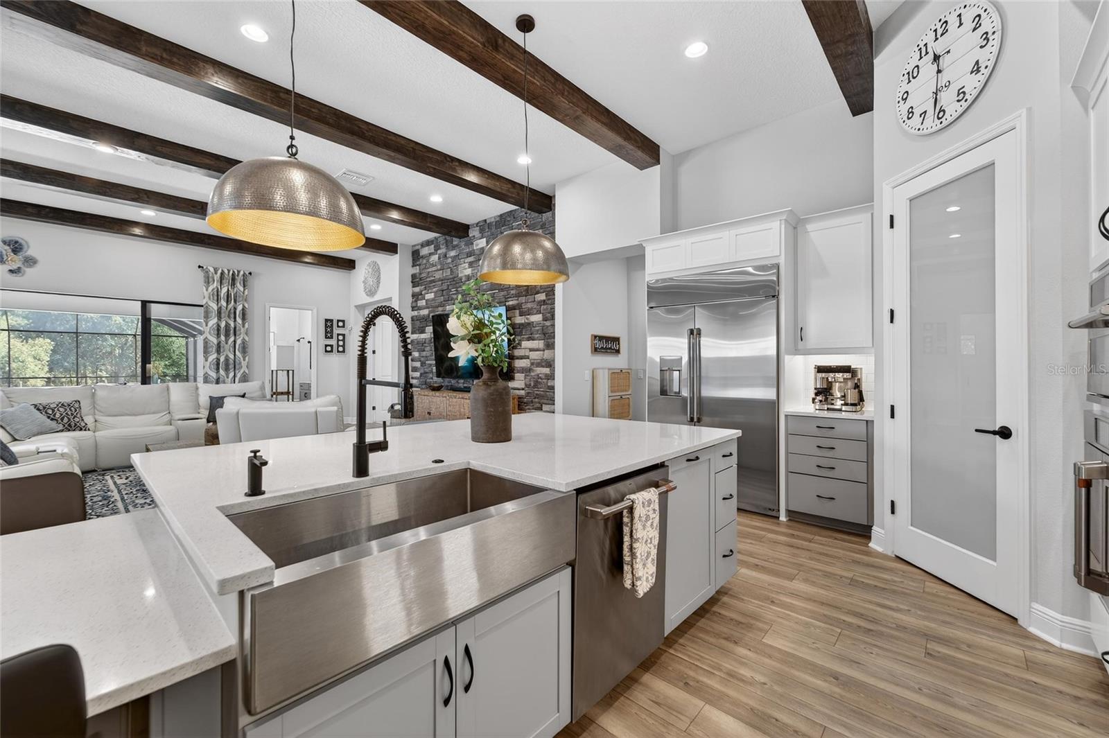 Listing photo id 14 for 10579 Meadowrun Drive