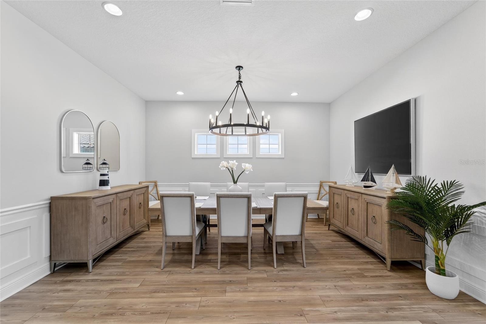 Listing photo id 17 for 10579 Meadowrun Drive