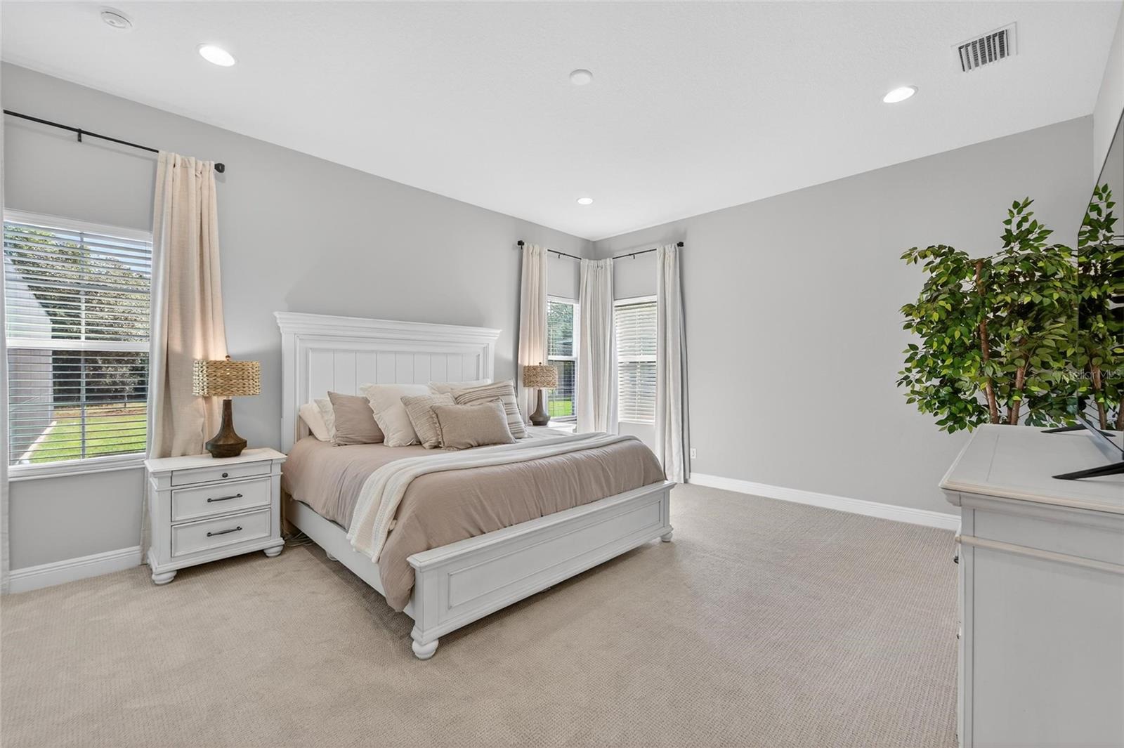 Listing photo id 18 for 10579 Meadowrun Drive