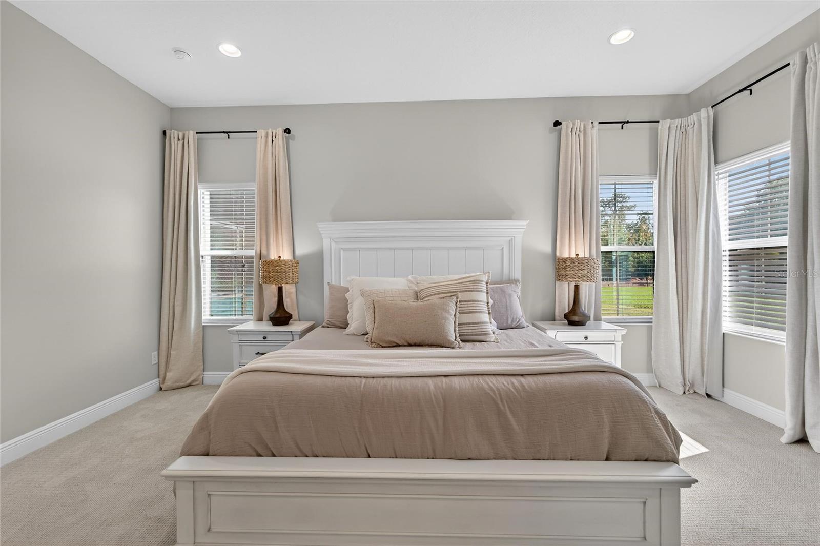 Listing photo id 19 for 10579 Meadowrun Drive