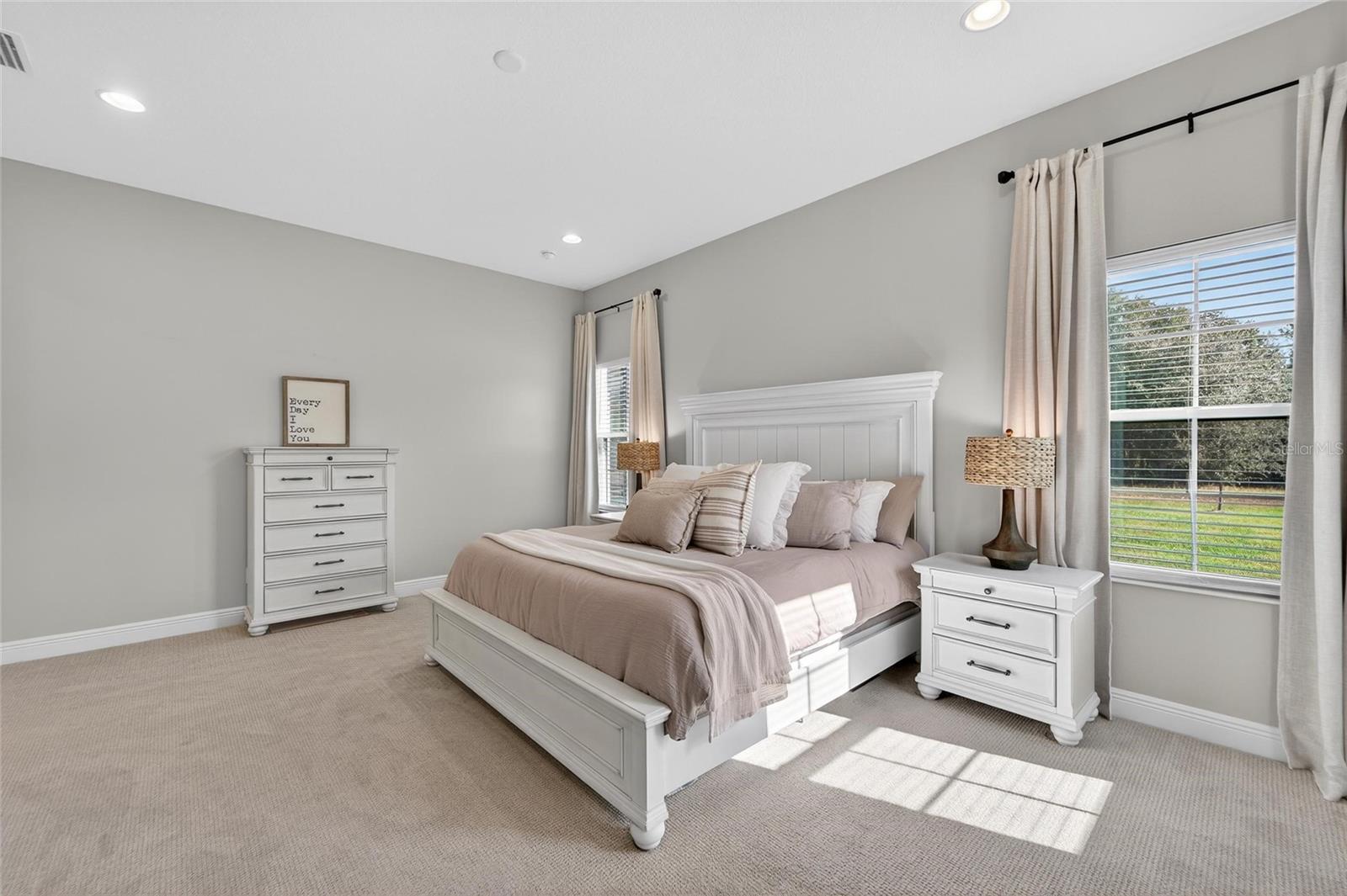 Listing photo id 20 for 10579 Meadowrun Drive