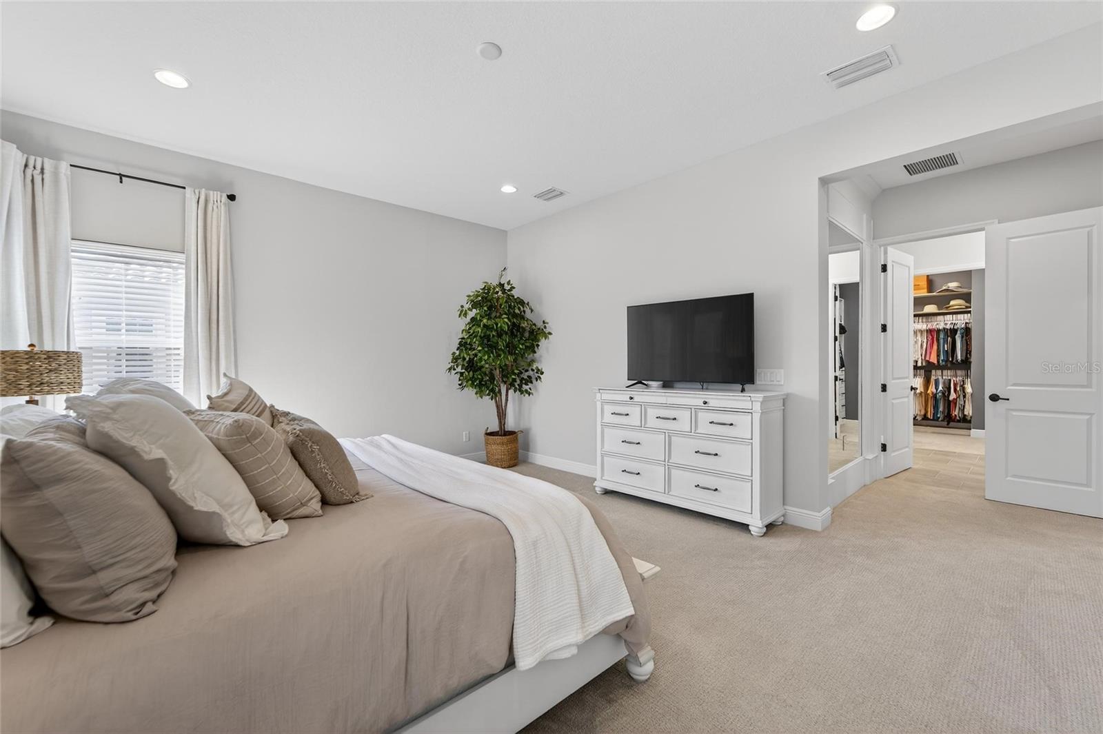 Listing photo id 21 for 10579 Meadowrun Drive