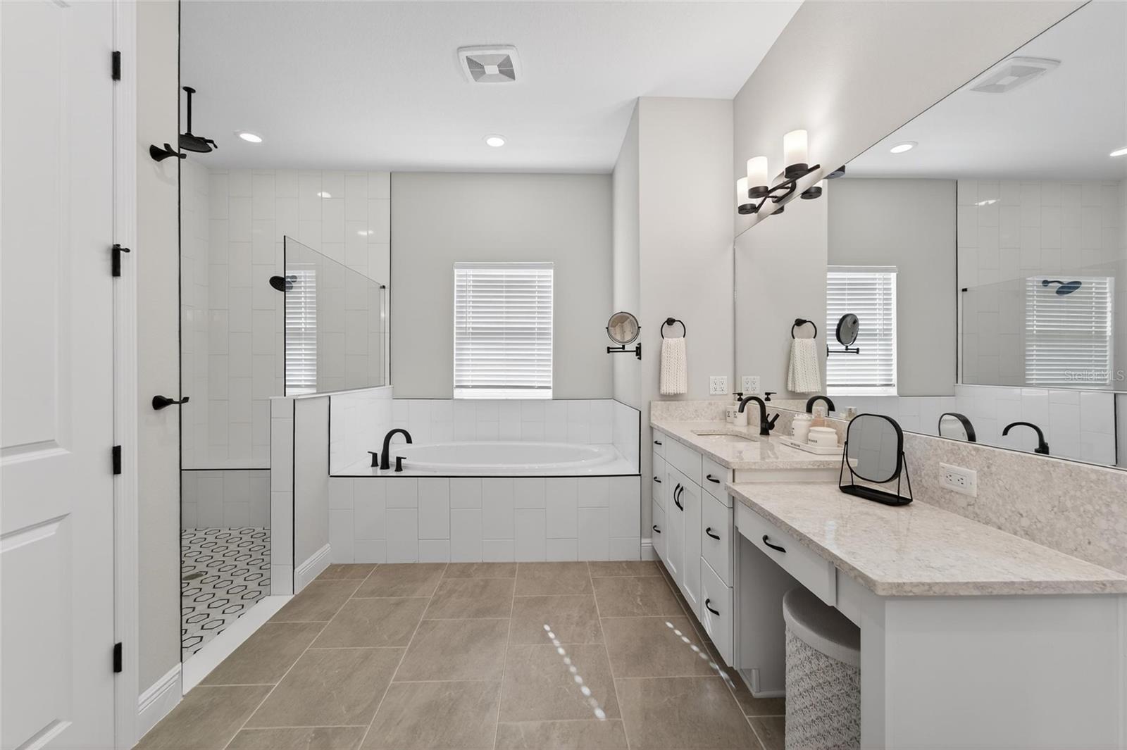 Listing photo id 23 for 10579 Meadowrun Drive