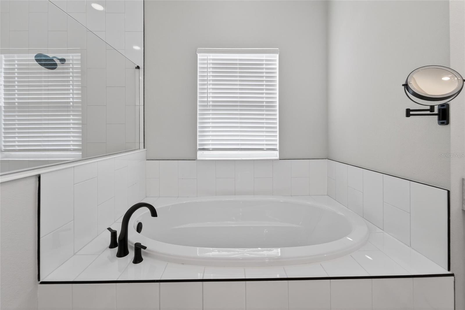 Listing photo id 24 for 10579 Meadowrun Drive