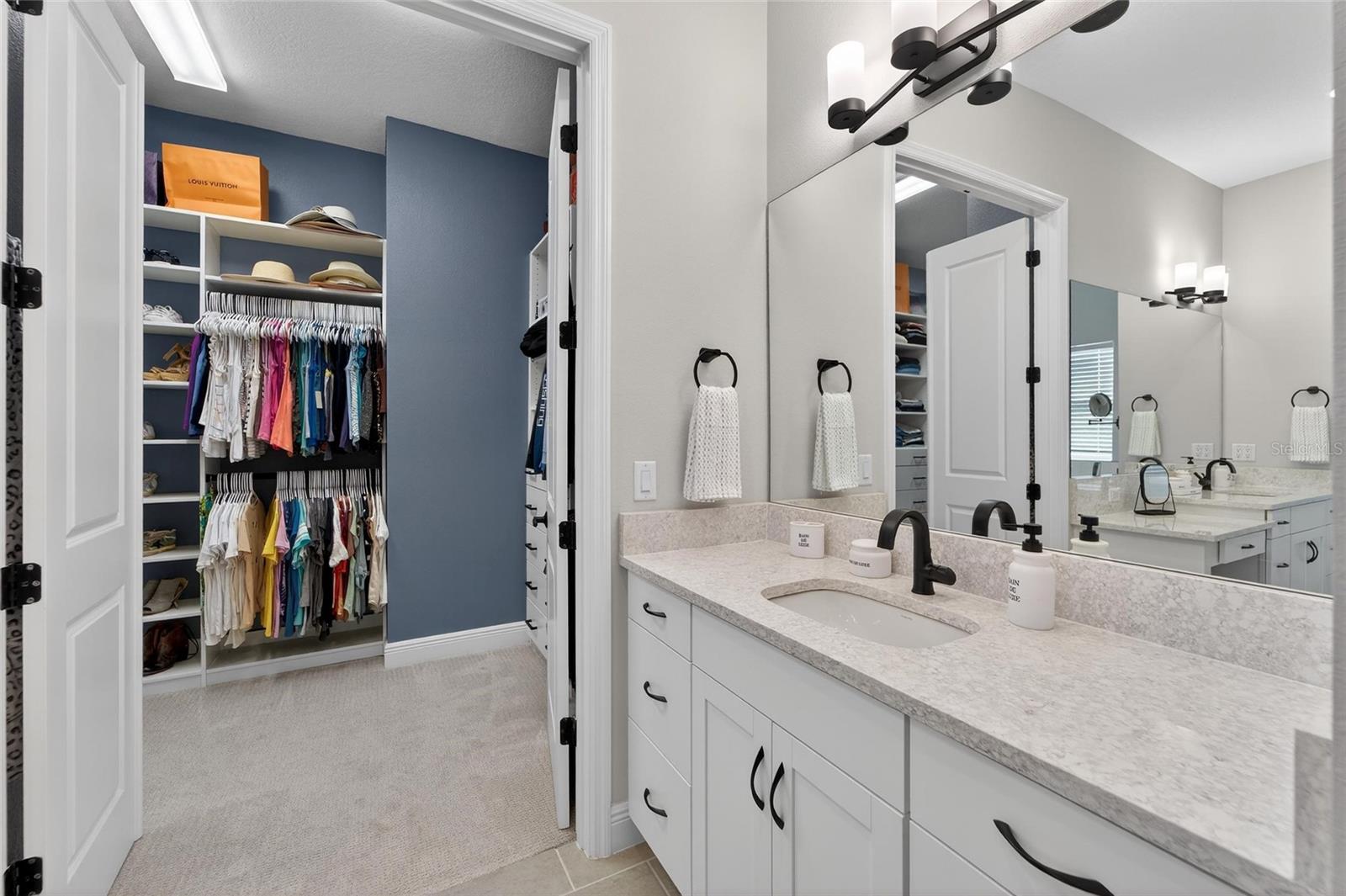 Listing photo id 25 for 10579 Meadowrun Drive