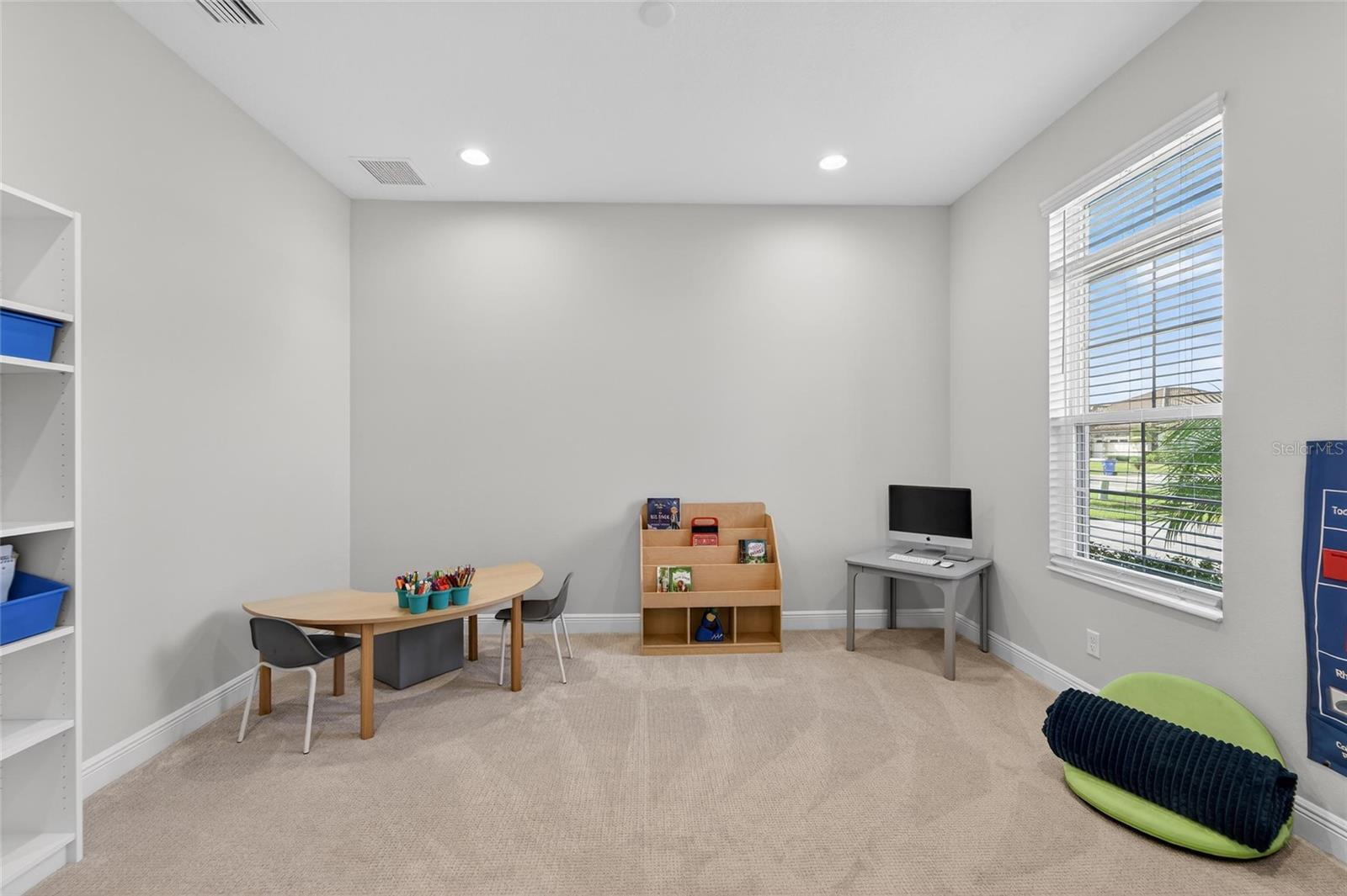 Listing photo id 29 for 10579 Meadowrun Drive