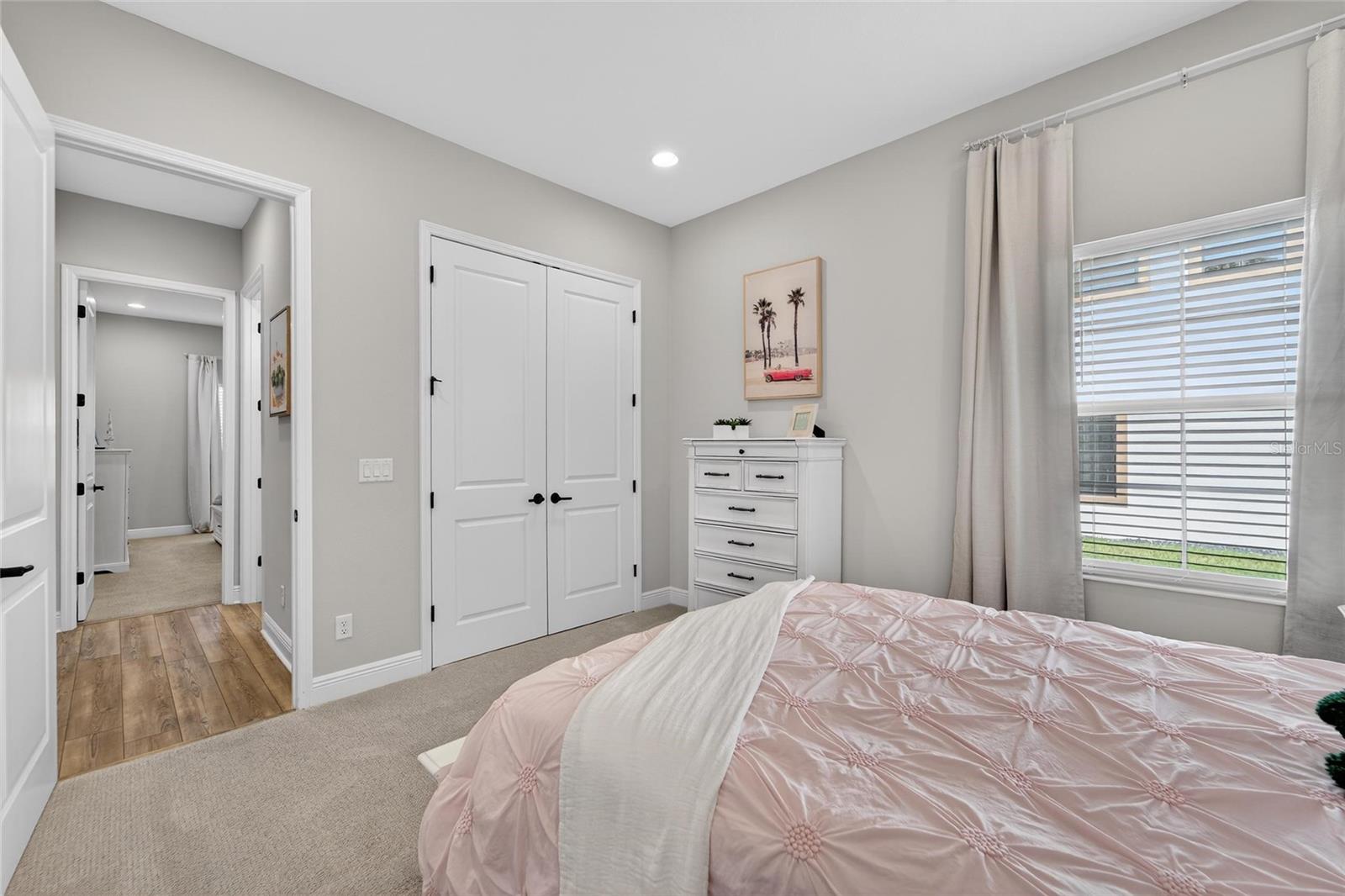 Listing photo id 32 for 10579 Meadowrun Drive