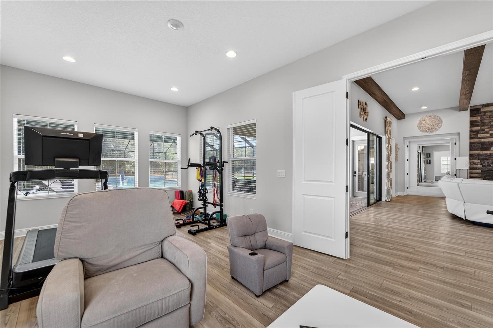 Listing photo id 37 for 10579 Meadowrun Drive