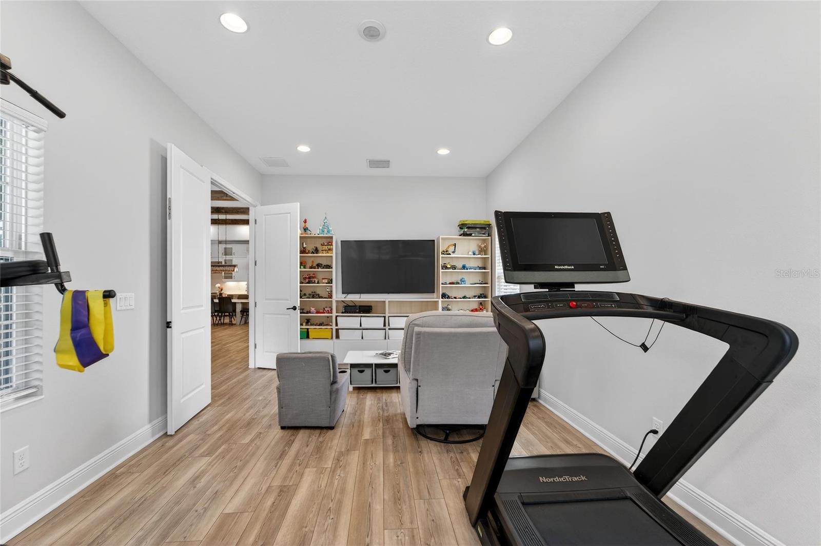 Listing photo id 38 for 10579 Meadowrun Drive