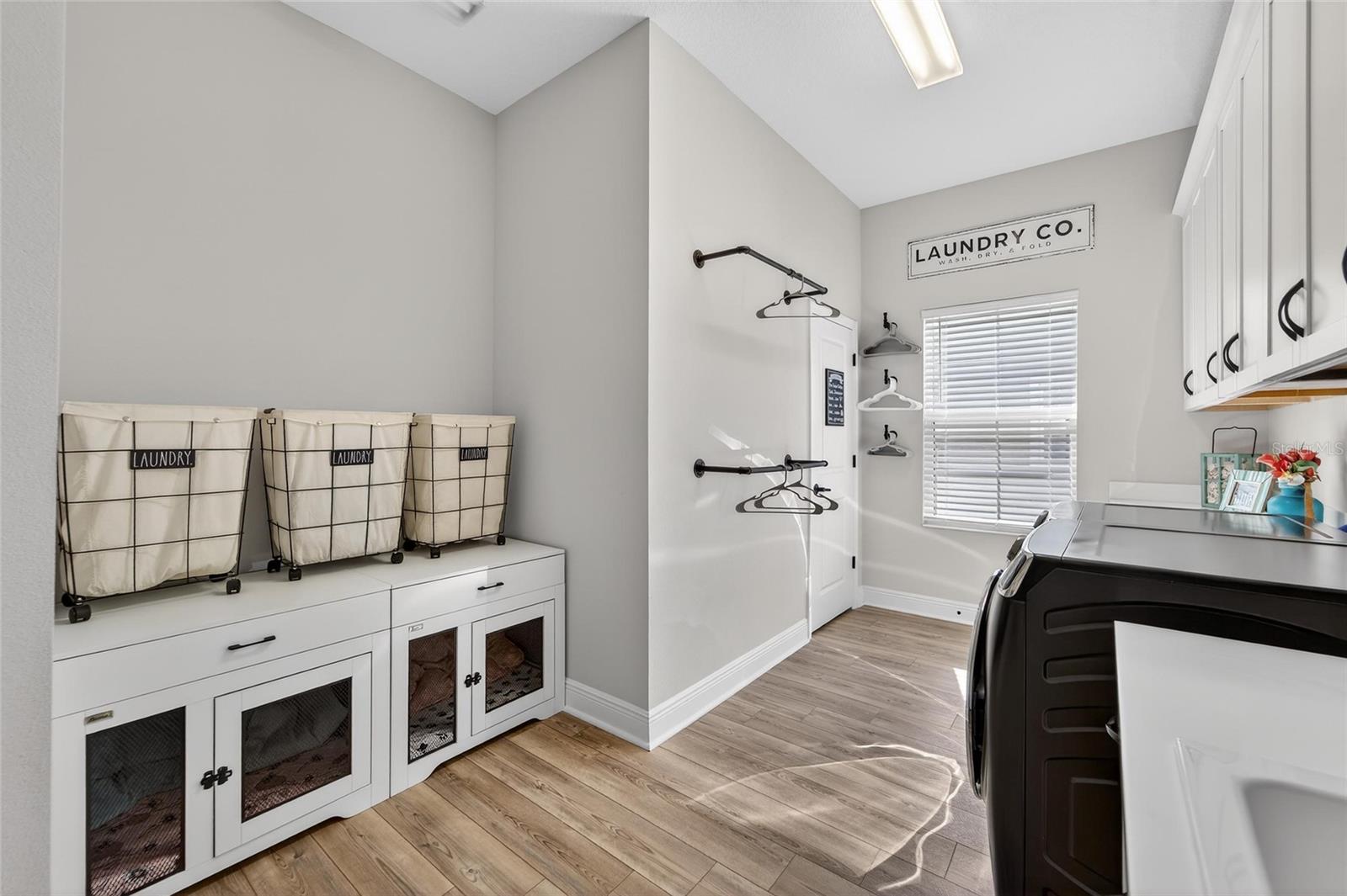 Listing photo id 40 for 10579 Meadowrun Drive