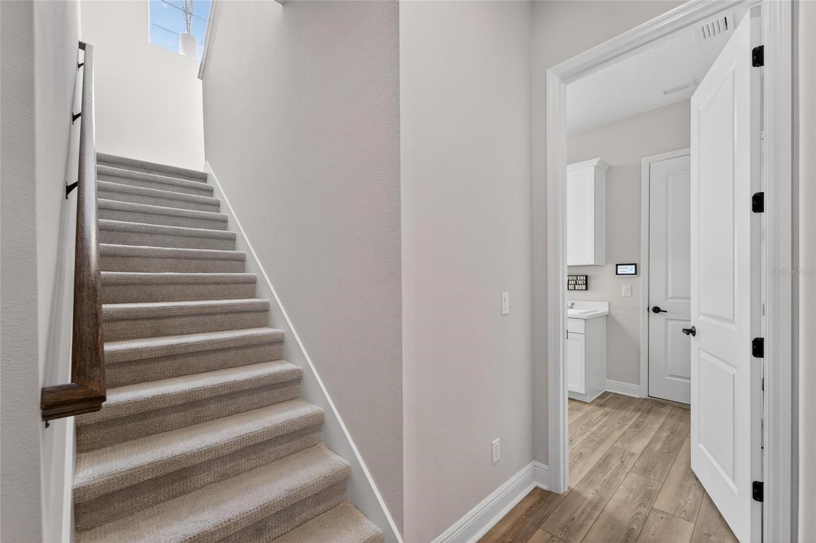 Listing photo id 42 for 10579 Meadowrun Drive