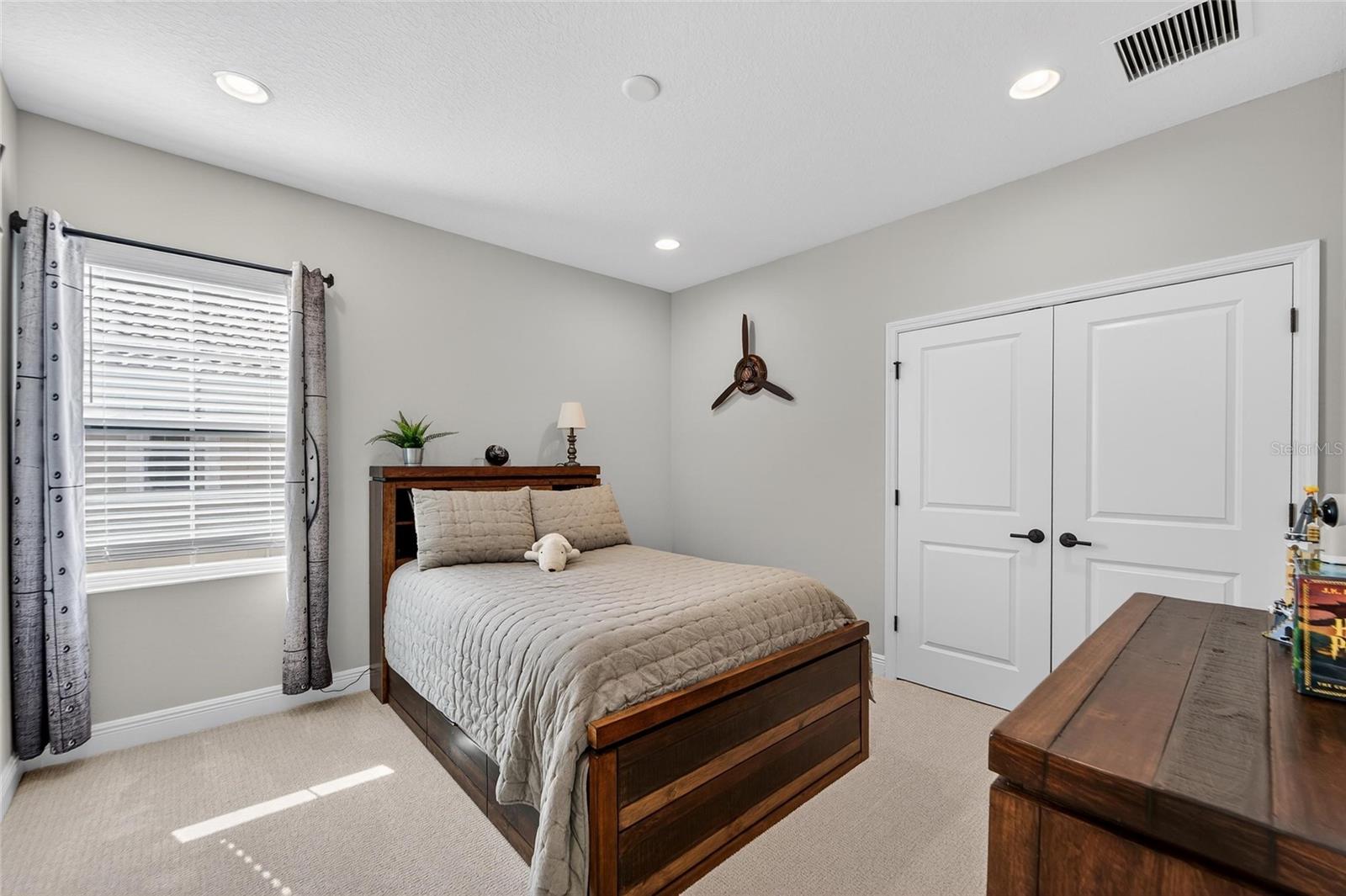 Listing photo id 48 for 10579 Meadowrun Drive