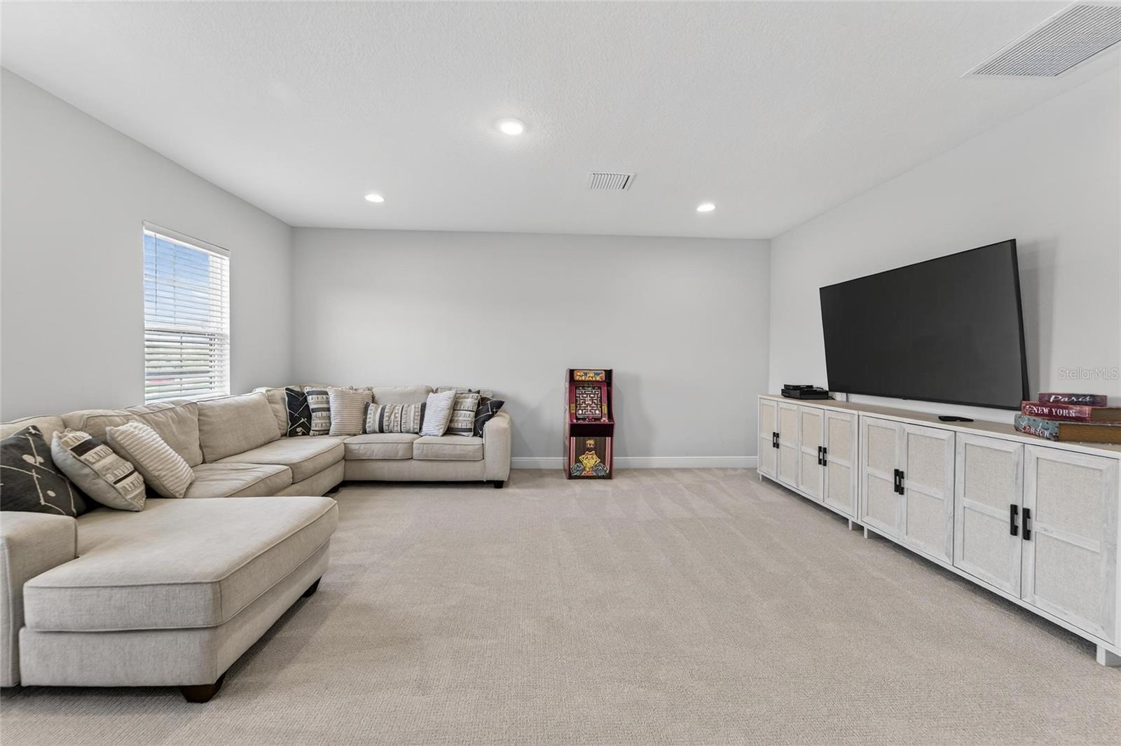 Listing photo id 50 for 10579 Meadowrun Drive