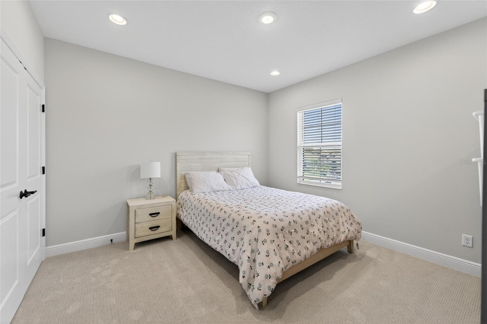 Listing photo id 52 for 10579 Meadowrun Drive