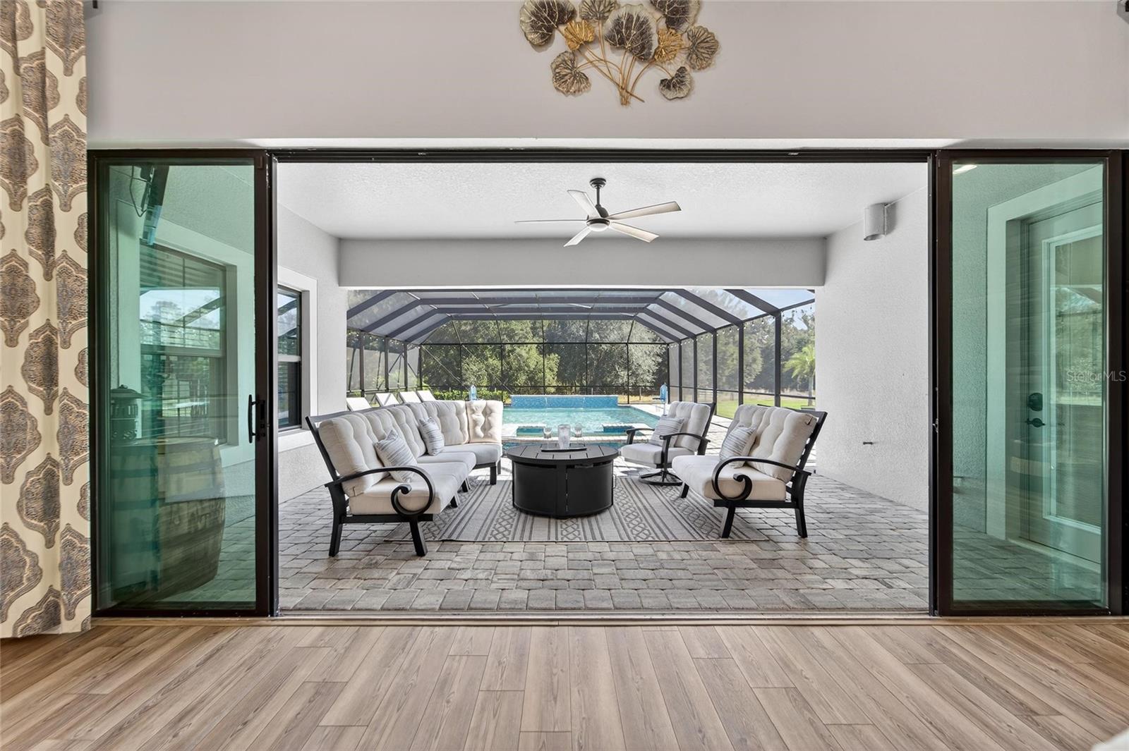 Listing photo id 4 for 10579 Meadowrun Drive