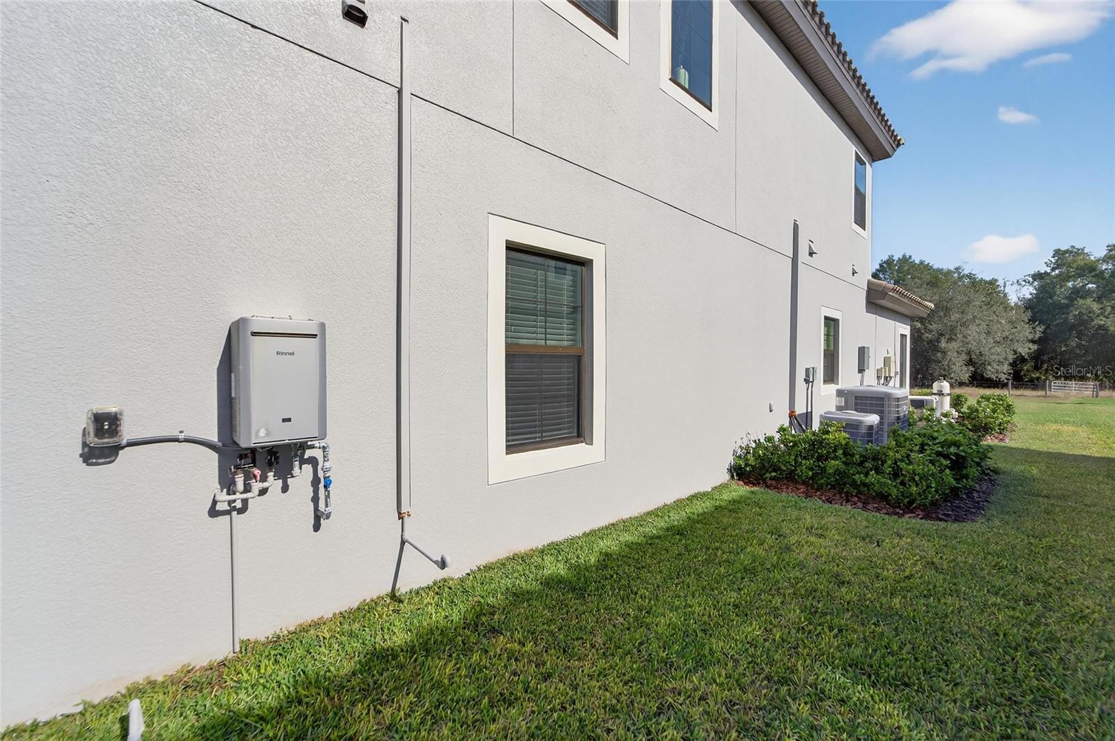 Listing photo id 71 for 10579 Meadowrun Drive