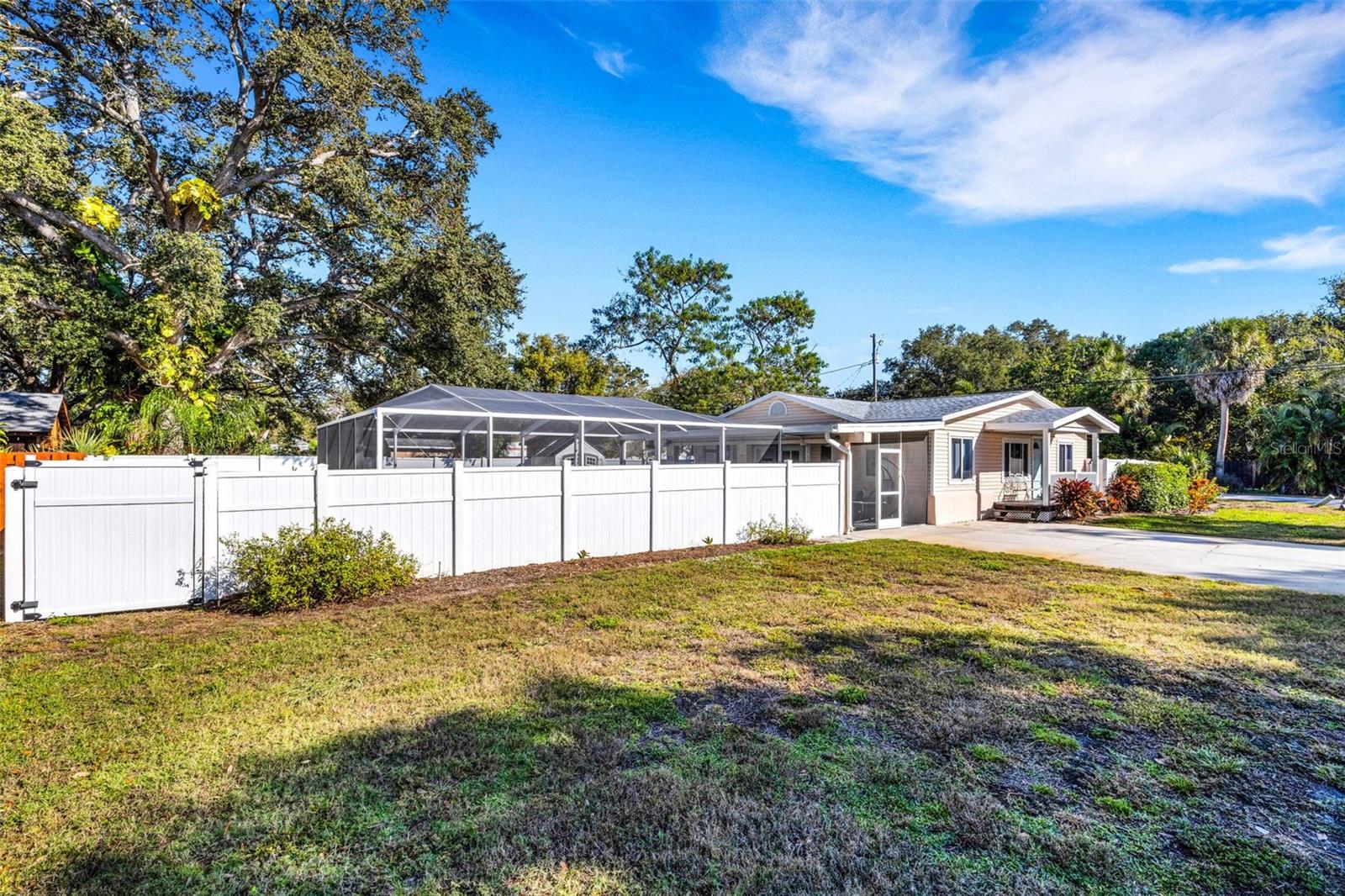 Image 13 of 51 For 1600 Loretta Avenue Nw