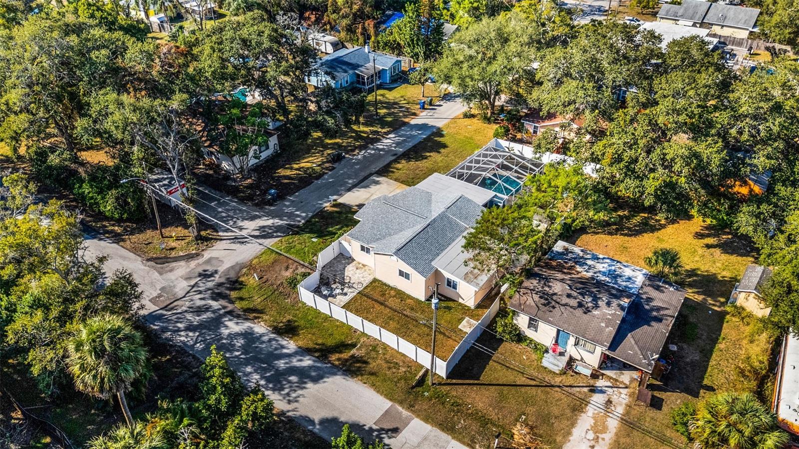 Image 21 of 51 For 1600 Loretta Avenue Nw